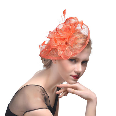 Tocado Nupcial con Plumas y Pasador Decorativo en Fibra Natural - Image 7