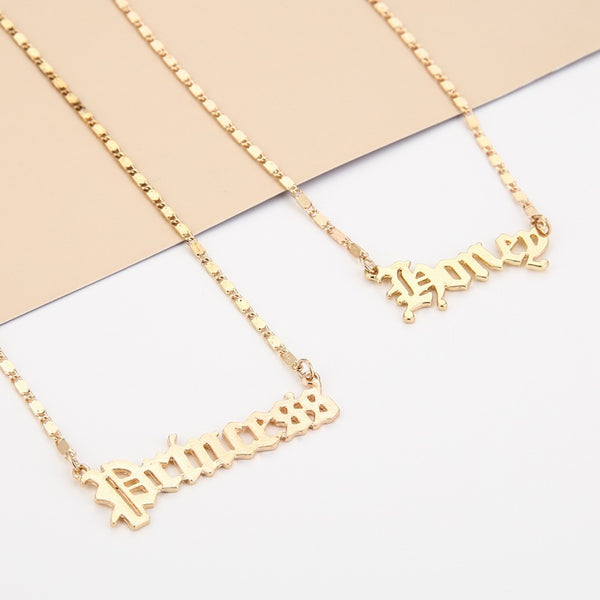 Collar Ángel con Letra Dorada