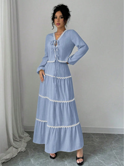Conjunto Elegante con Blusa de Encaje y Falda Plisada con Mangas Farol - Image 14