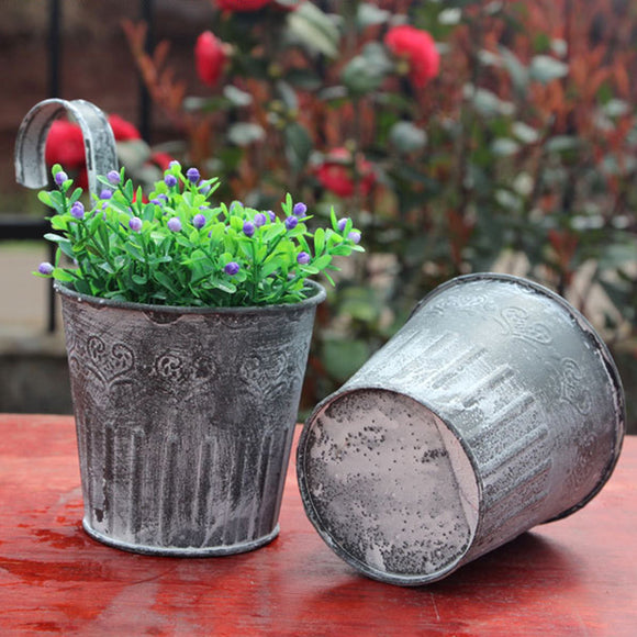Balde Vintage de Hojalata con Flores
