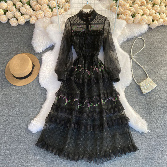 Vestido de Encaje Bordado Elegante con Detalles de Costura - Image 2