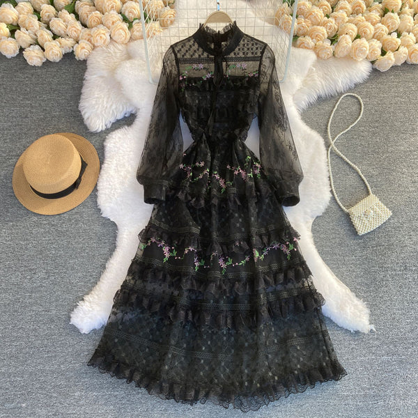 Vestido de Encaje Bordado Elegante con Detalles de Costura