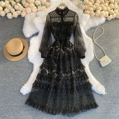 Vestido de Encaje Bordado Elegante con Detalles de Costura - Image 2