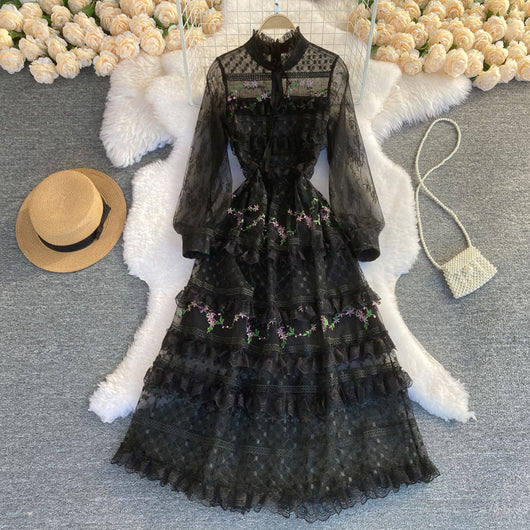 Vestido de Encaje Bordado Elegante con Detalles de Costura - Image 2