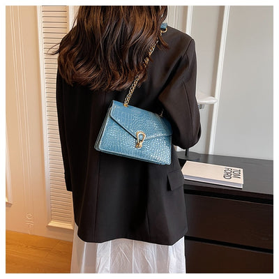 Bolso Bandolera Crossbody con Estampado Cocodrilo y Cadena Dorada - Image 18