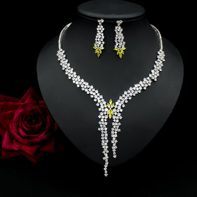 Conjunto de Aretes y Collar de Plata con Circonitas Incrustadas - Diseño Exagerado - Image 2