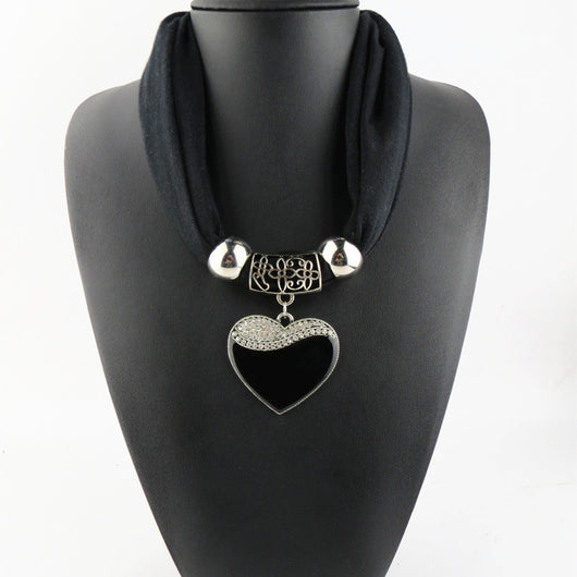 Pañuelo Elegante con Dije de Corazón para Mujer - Image 17