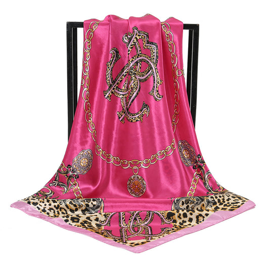 Pañuelo de Satén con Estampado de Leopardo y Cadena Decorativa - Image 10