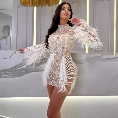 Vestido de Lentejuelas y Plumas con Perlas Expandidas