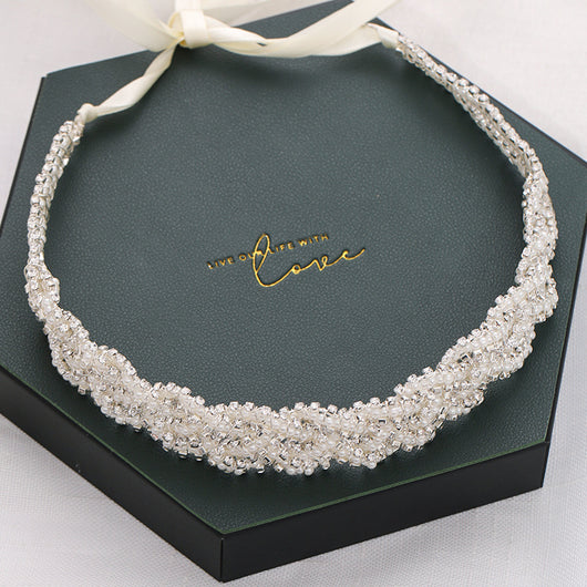 Diadema de Flores Retorcidas con Perlas de Arroz para Novia - Image 9