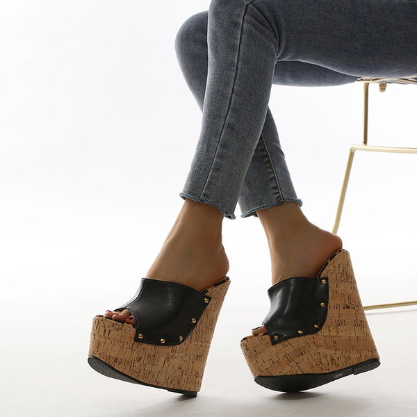 Sandalias de Tacón Alto con Detalles Transparentes y Remaches