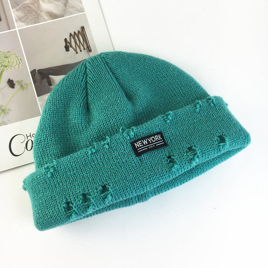 Gorro Tejido con Protección de Oídos y Parches de Moda - Image 3
