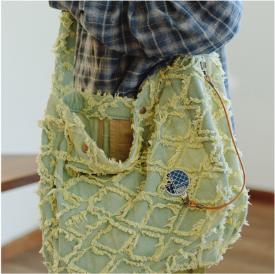 Bolso Bandolera Denim Destruido con Detalles de Diamante - Image 3