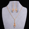 Conjunto de Aretes y Collar de Joyería Elegante
