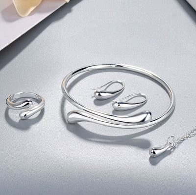 Conjunto de Joyería Drip: Pulsera, Collar, Aretes y Anillo