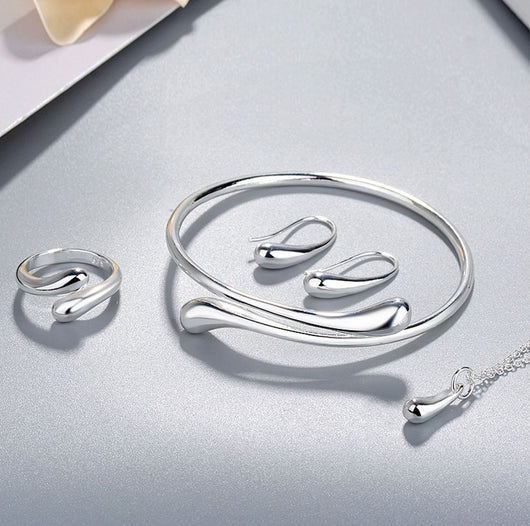 Conjunto de Joyería Drip: Pulsera, Collar, Aretes y Anillo