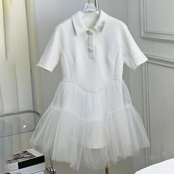 Vestido Corto Minimalista con Detalles de Malla - Diseño Occidental Moderno