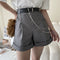 Shorts de Diseño Retro con Cadena Lateral