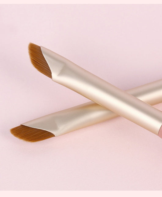 Pincel Delineador Curvado con Cerdas Suaves - Maquillaje de Ojos y Rubor - Image 6