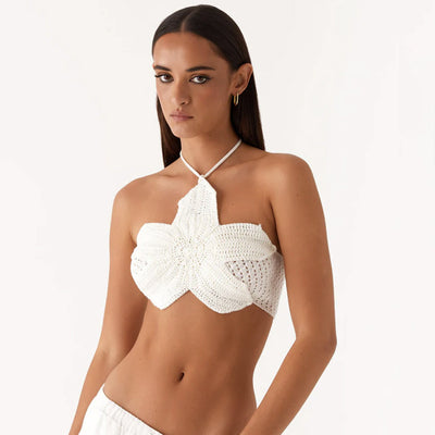 Camiseta Tejida con Escote Halter y Detalles Recortados en Encaje - Image 21