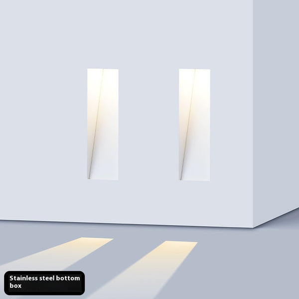 Escalera Minimalista de Hotel con Iluminación LED Integrada