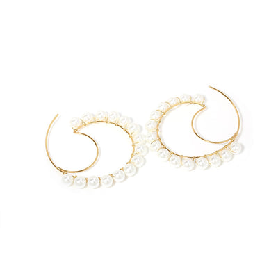 Aretes de Perlas Completas Big C con Ganchos Dorados - Diseño Minimalista - Image 6