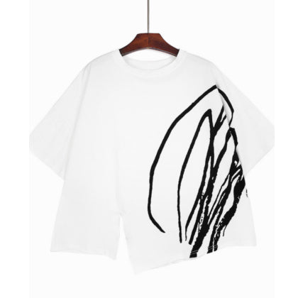 Playera Suelta con Estampado Gráfico y Abertura Lateral para Mujer - Image 5