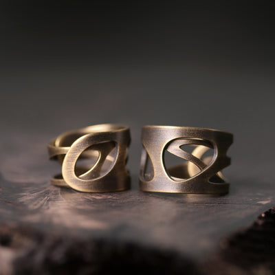 Anillo Hueco de Diseño Artesanal - Joyería Unisex Elegante - Image 9