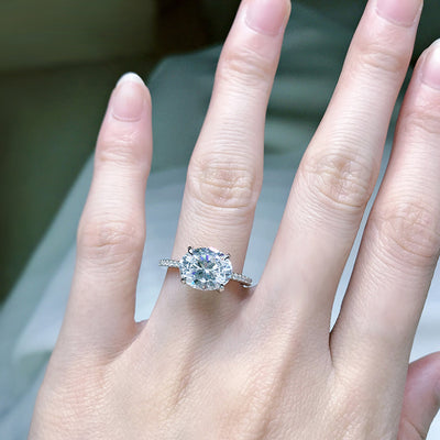 Anillo de Plata 925 con Diamante Simulado Ovalado de 3 Quilates