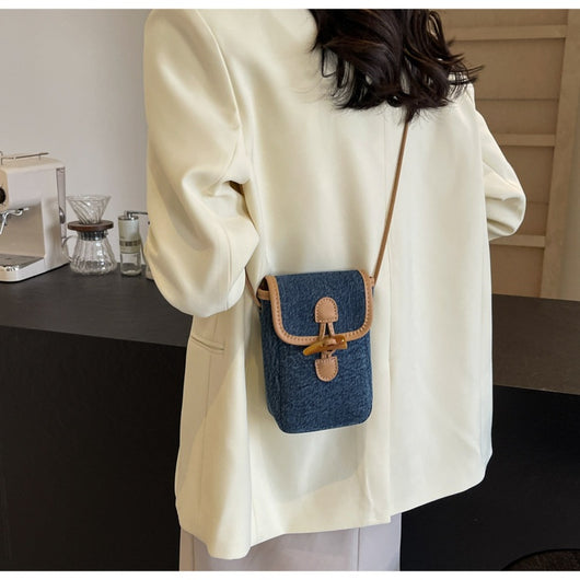 Bolsa Mensajera de Mezclilla Vertical con Botón de Cuerno para Celular Mujer - Image 21