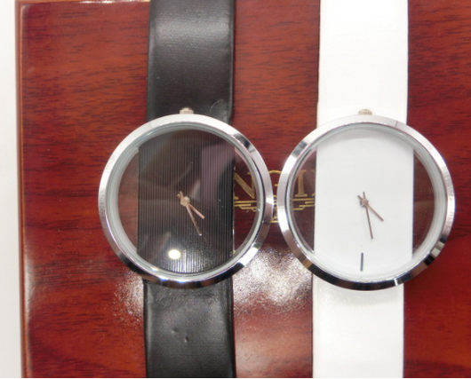 Reloj Retro Transparente de Diseño Minimalista - Image 3