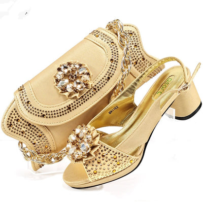 Conjunto de Fiesta Elegante con Zapatos de Tacón Punta Aguda y Bolso de Cristales - Image 4