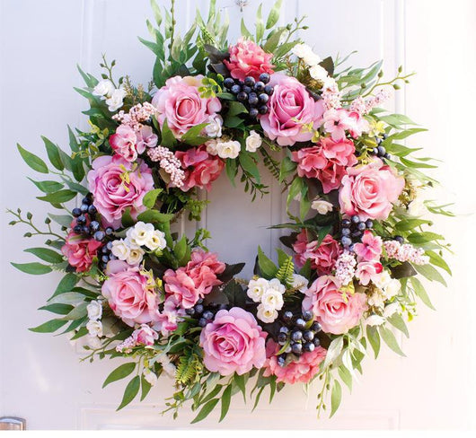 Corona Decorativa de Ratán con Bayas y Rosas Europeas - Image 7