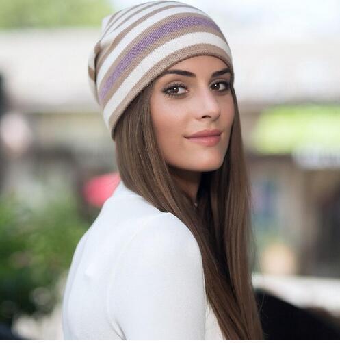 Gorro de Lana Tejido a Rayas para Mujer