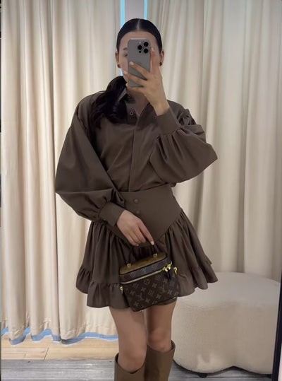 Conjunto Ejecutivo Falda Tableada con Blusa de Mangas Voluminosas - Image 17