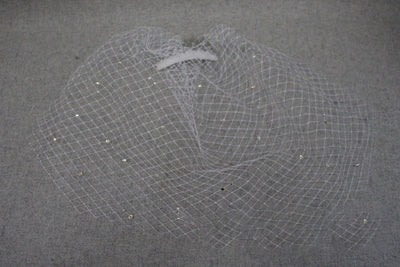 Velo Nupcial con Peine para Cabello Adornado con Cristales de Malla Cosido a Mano - Image 6