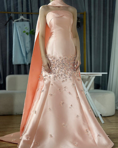 Vestido de Fiesta Elegante con Corpiño de Satén y Chal Largo Tostado - Image 12