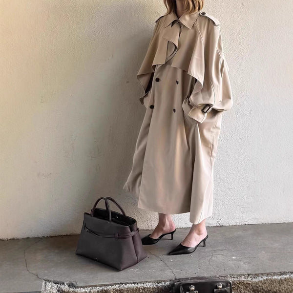 Gabardina Larga Beige con Cinturón y Capa