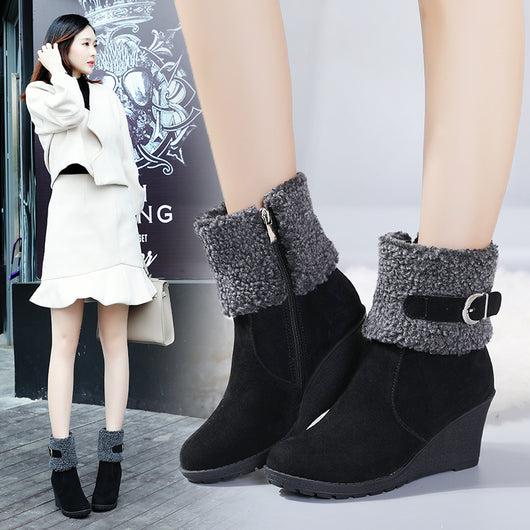 Botas de Gamuza con Cuña y Cierre Lateral para Mujer - Image 6