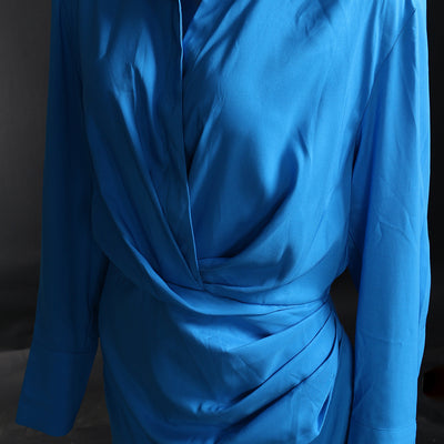 Vestido Camisero Asimétrico con Pliegues y Corte Slim - Image 20