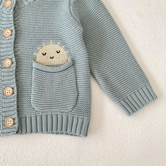 Cardigan Infantil de Algodón con Patrón Arcoíris Bordado y Bolsillos Dobles - Image 14