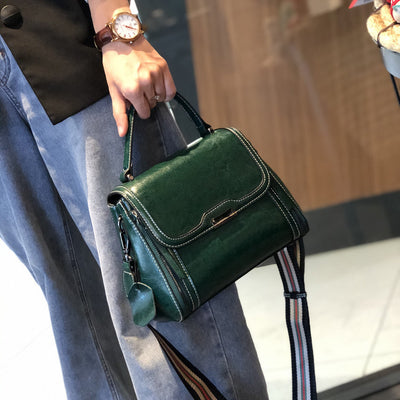 Bolso Mensajero de Cuero para Mujer - Gran Capacidad y Estilo Minimalista - Image 14