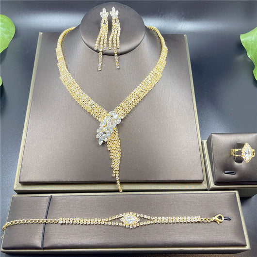 Conjunto de Joyas Luxury con Strass: Aretes, Collar, Anillo y Pulsera - Image 11
