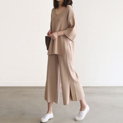 Conjunto Elegante: Blusa Escote V con Pantalón Palazzo de Pierna Ancha