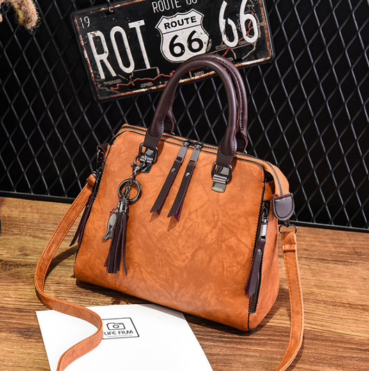 Bolso Elegante de Cuero con Dije de Gato y Borla - Image 10