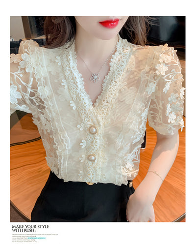 Blusa de Encaje con Flores 3D y Cuello V - Image 11