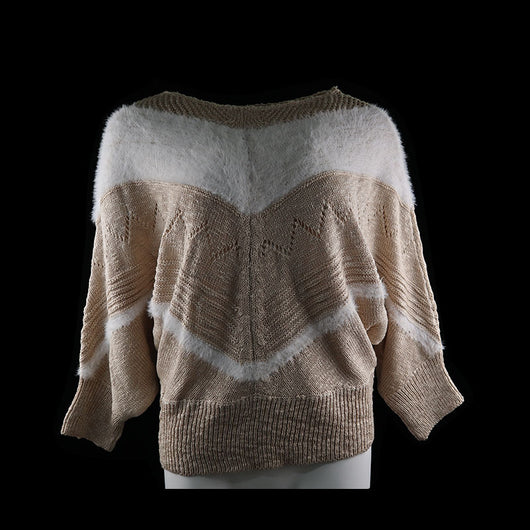 Suéter Escote en V con Diseño de Murciélago - Image 3