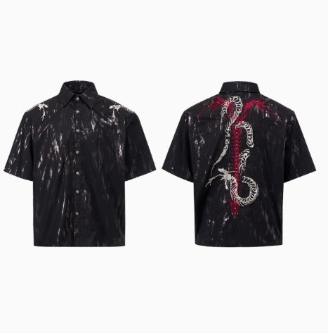 Camisa Blanca Manga Corta para Hombre con Hombreras Serpiente y Detalles Dorados - Image 5