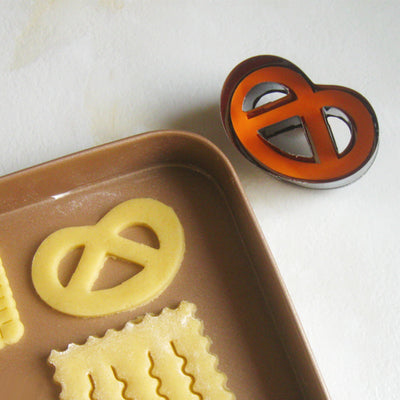 Molde de Acero Inoxidable con Resorte para Galletas con Forma Hueca - Image 9