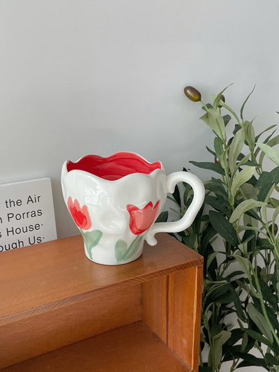 Taza de Agua Artesanal de Cerámica con Flores Tulipán y Lirio del Valle - Image 6